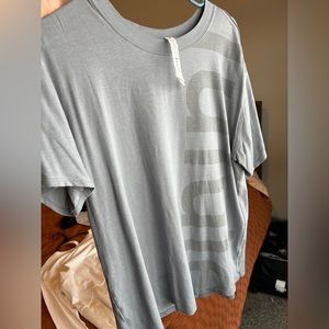 LULULEMON SHORT SLEEVE SHIRT